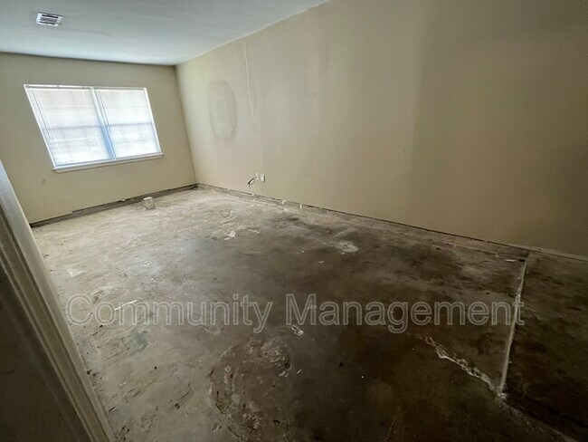 Building Photo - 16813 Vermillion Dr