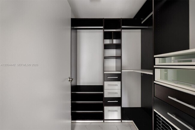 Building Photo - 90 SW 3rd St