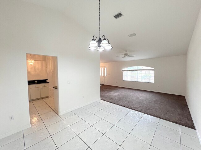 Building Photo - 106 Point of Woods Dr