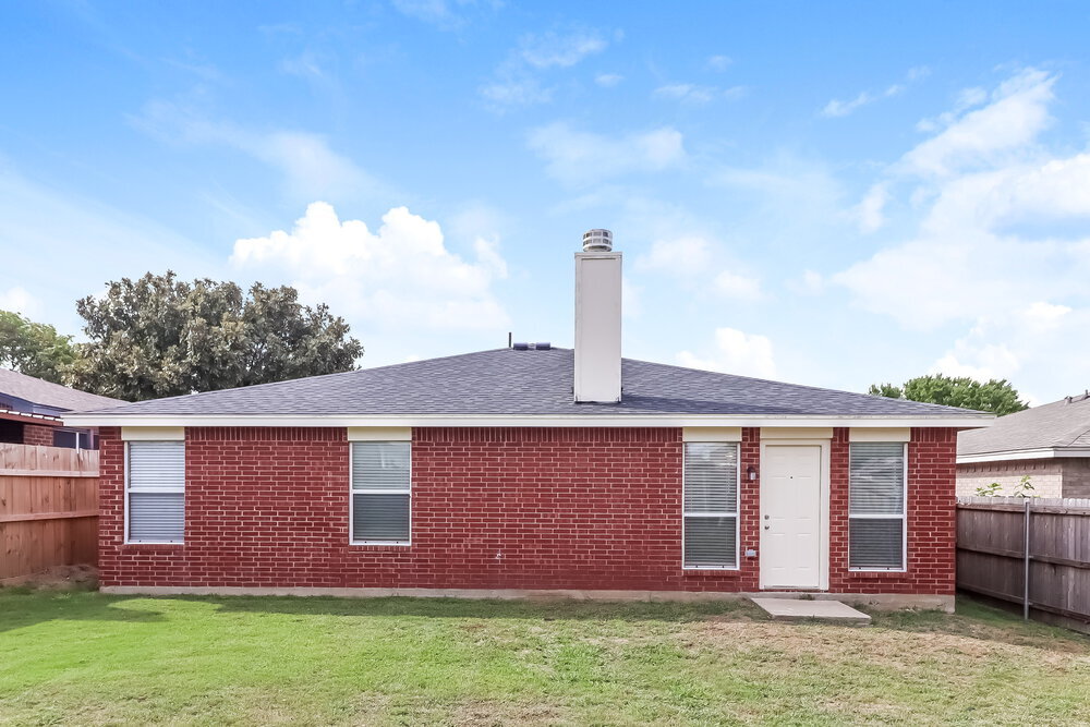 Building Photo - 8128 Twin Oaks Trail