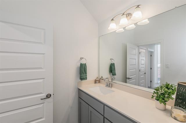 Building Photo - 711 Artesian Dr
