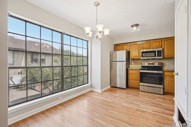 Building Photo - 10609 Starcrest Dr