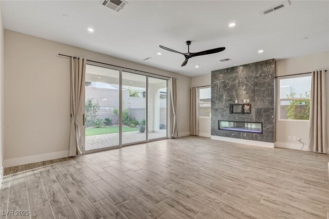 Building Photo - 3395 Stone View Ave