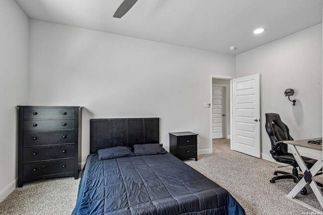 Building Photo - 1136 Aidenbaum