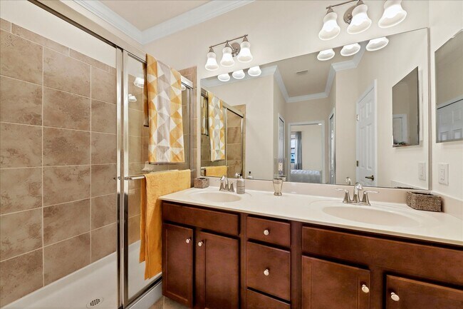 Building Photo - Seasonal Short-Term 3 Bedroom 2.5 Bathroom Townhouse located in Gran Paradiso!