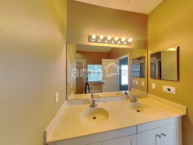 Building Photo - 5523 Remsen Cay Ln