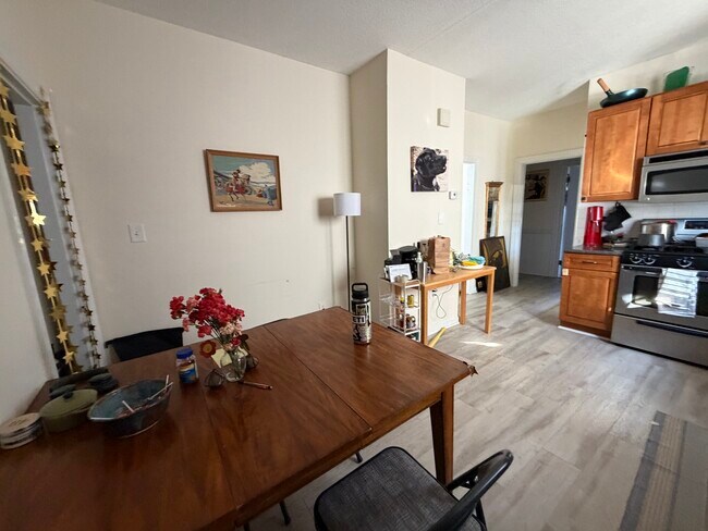 Building Photo - 68 Winchester St