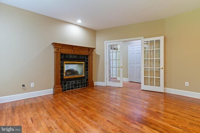 Building Photo - 45105 Mill Creek Way
