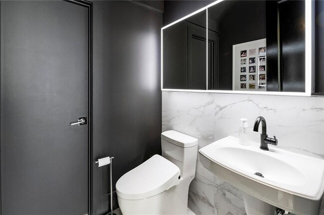 Building Photo - 6715 Halcyon Way