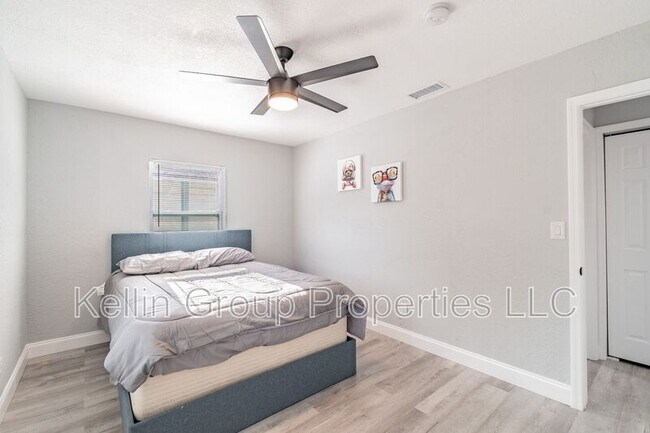 Building Photo - 2221 Calexico Way S