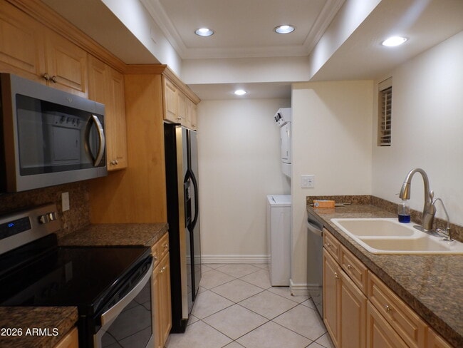 Building Photo - 7950 E Starlight Way