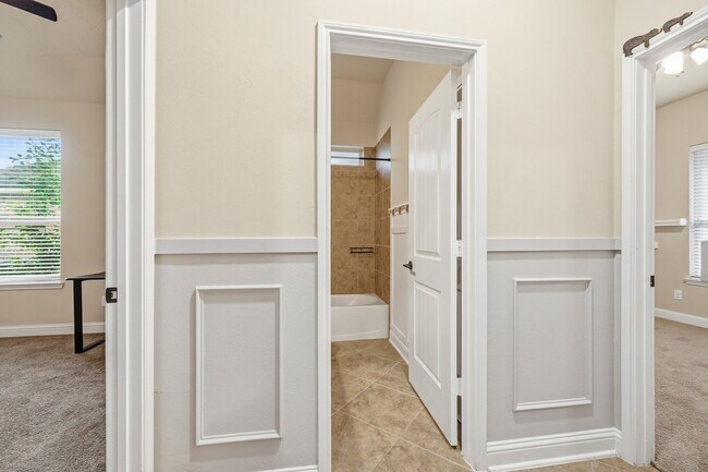 Building Photo - 8111 Sweet Gardens Ct