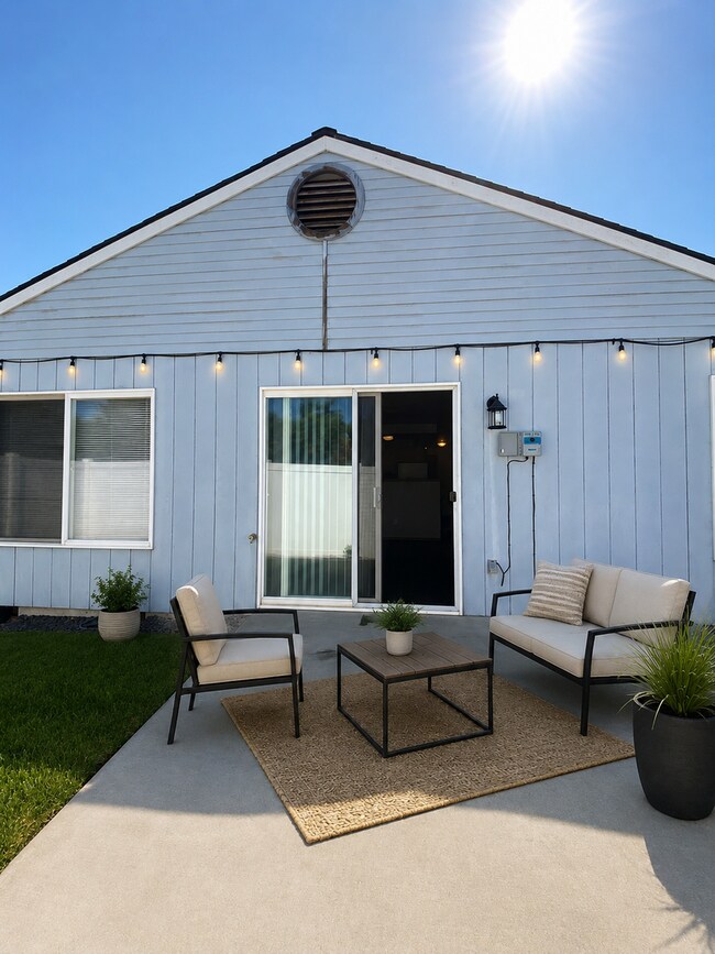 Building Photo - Chill, Grill and Relax! 2bd 2bath Duplex in Yakima!