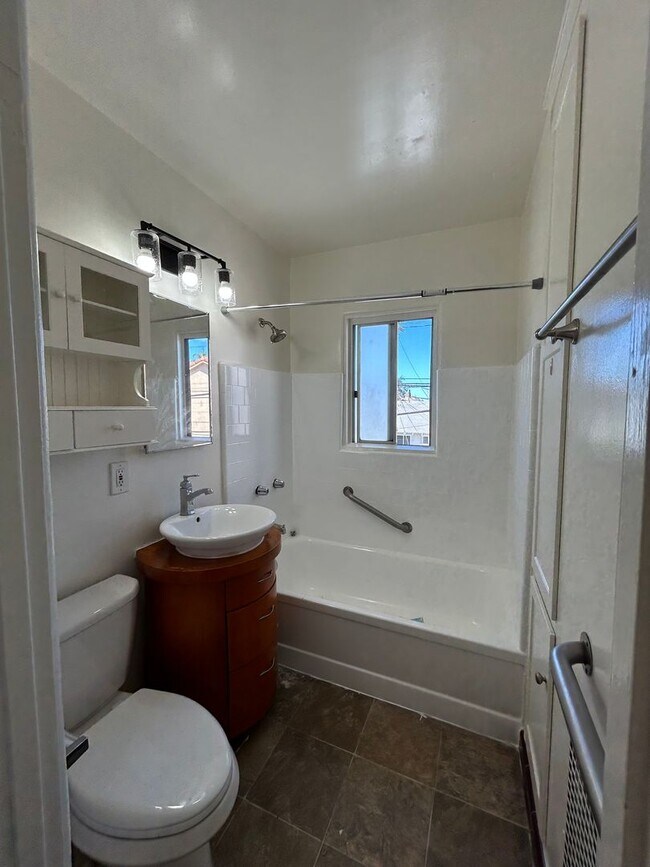 Building Photo - Bright Upstairs Studio Available NOW