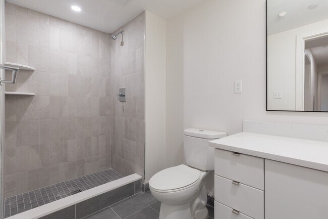 Building Photo - 13 E Lenox St
