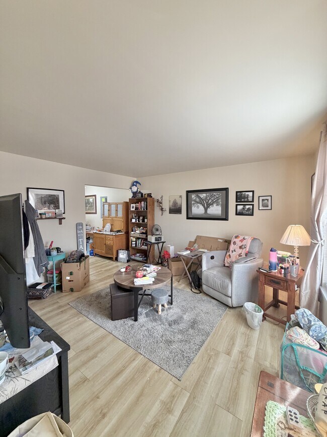 Building Photo - 305 Lake St