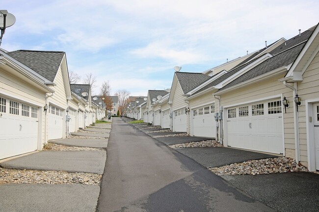 Building Photo - Cherry Hill Townhouse, Short Drive From UVA