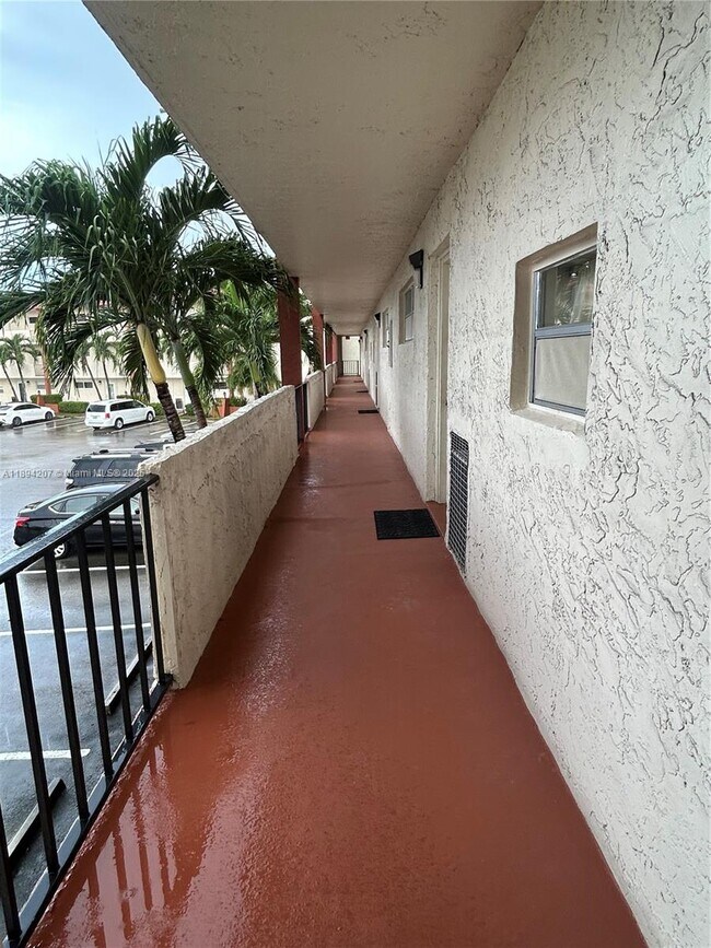 Building Photo - 8962 S Hollybrook Blvd