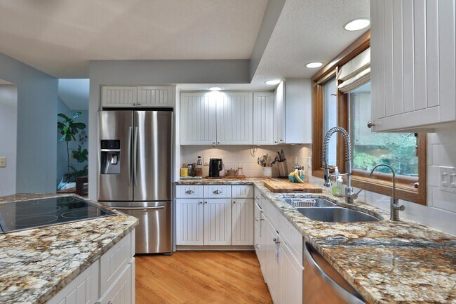 Building Photo - 668 Eagle Ridge