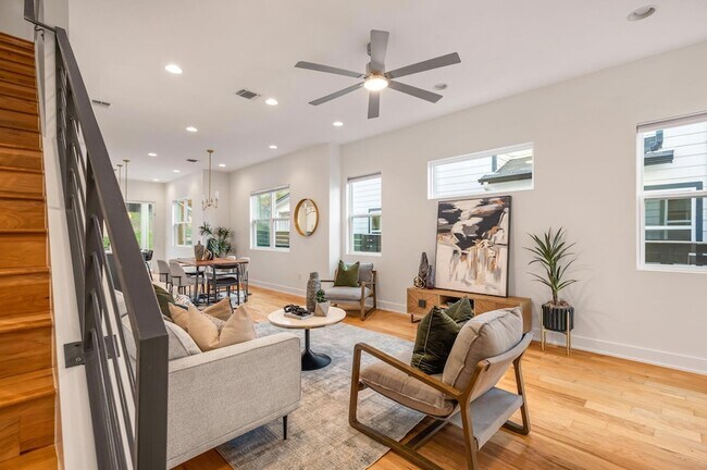 Building Photo - 1301 Cometa St