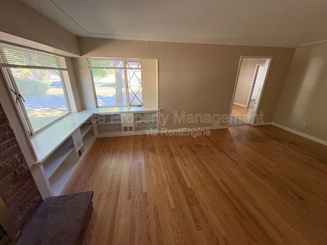 Building Photo - 520 S Otis St