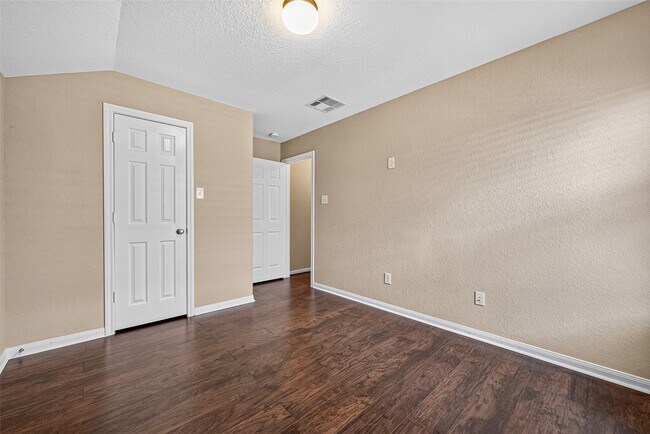 Building Photo - 26738 Henson Falls Dr