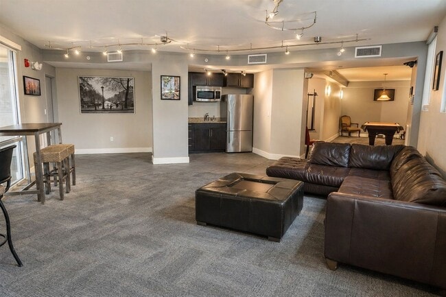 Building Photo - 1bd/1.5ba Seattle Condo