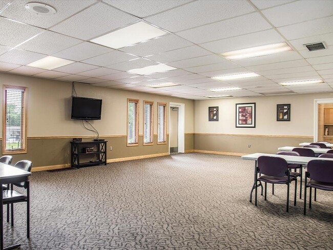 Building Photo - 211 Canal Dr