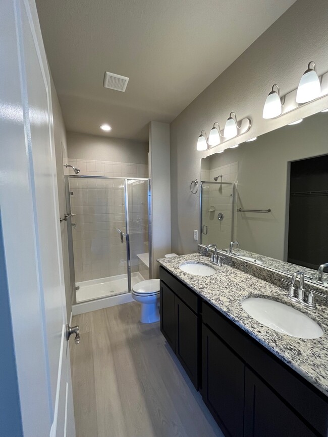 Building Photo - 6735 Carriage Meadows Dr