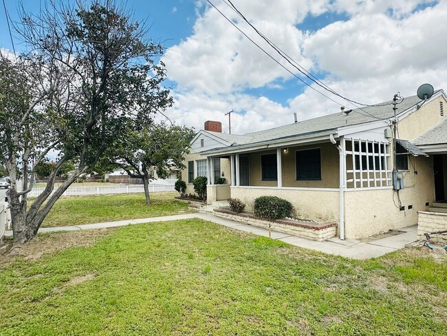 Building Photo - Single-Story Home on a Large Lot in Redlands