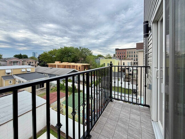 Building Photo - 362 Virginia Ave