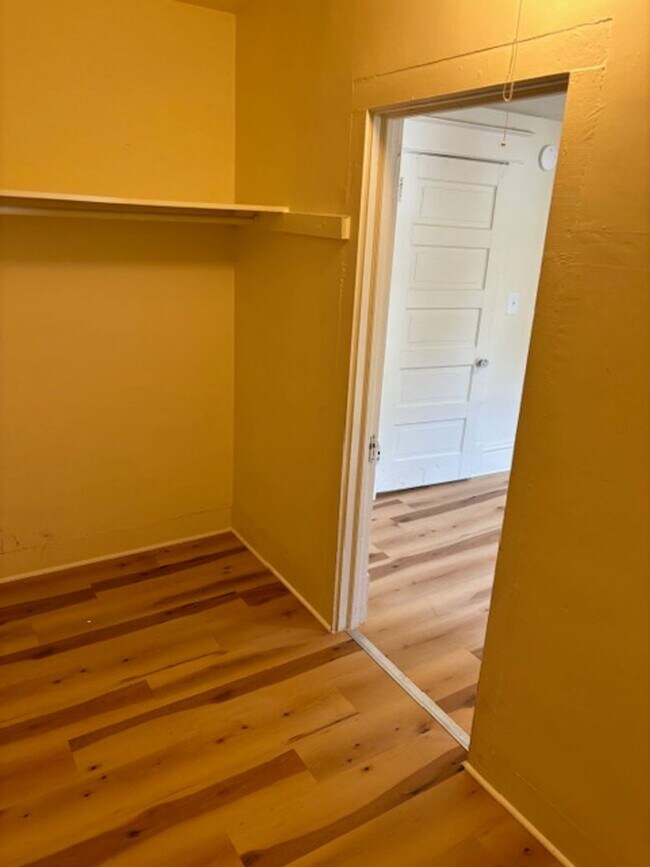 Building Photo - 834 Oakhill St SE