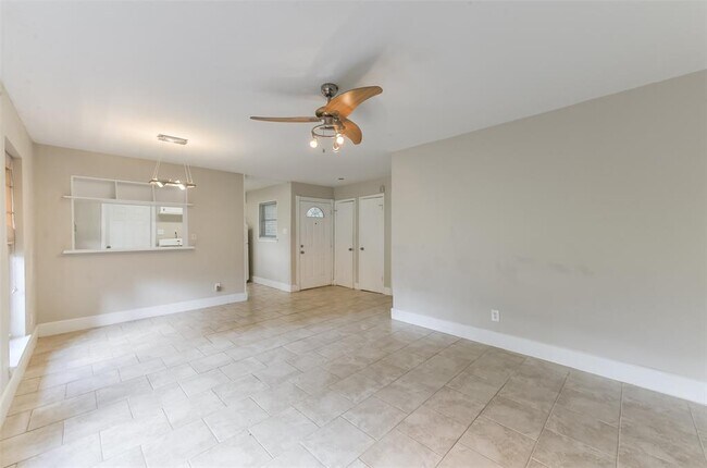 Building Photo - 1119 Howard Ln