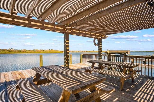 Building Photo - 15209 Leeward Dr