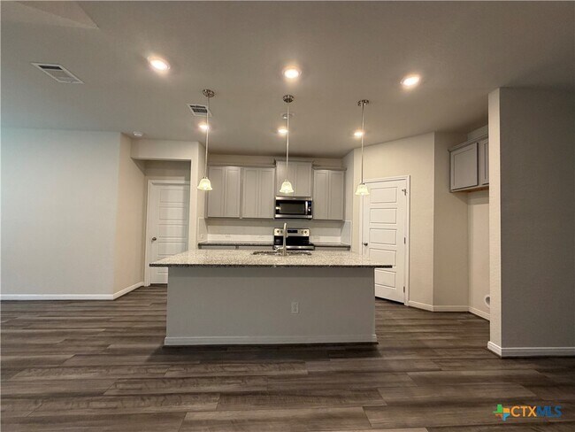 Building Photo - 1250 Lennea Gdn