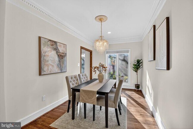 Building Photo - 3227 Ellicott St NW