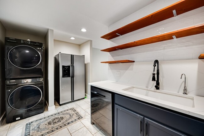 Building Photo - 3500 Routh St