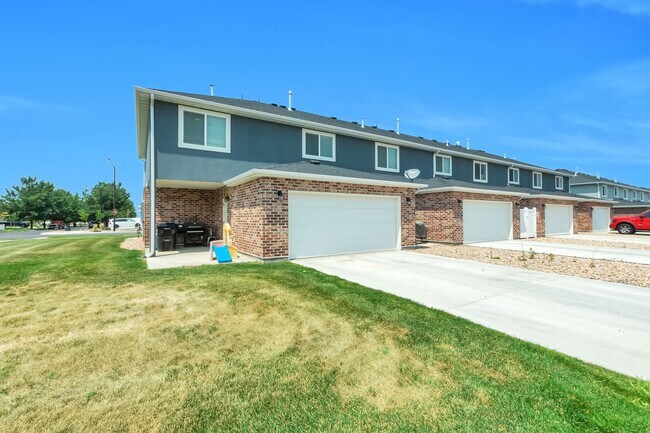 Building Photo - Great Townhome in Springville