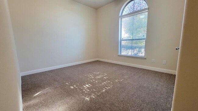 Building Photo - 706 Old Settlers Dr