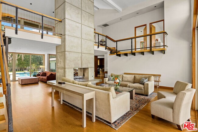 Building Photo - 211 18th St