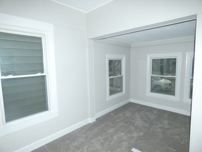 Building Photo - Hot Area-All redone-North Kansas City Home
