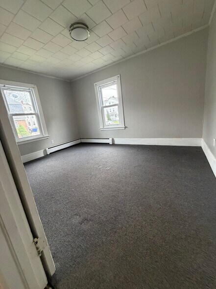 Building Photo - 27 Asnuntuck St