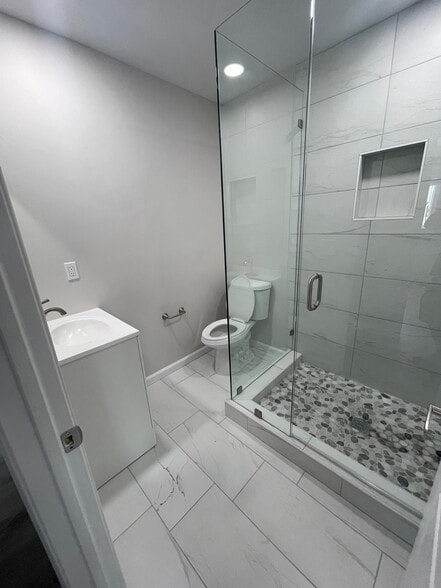 Building Photo - 410 Highland Ave