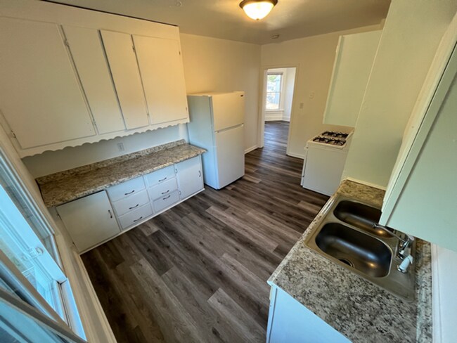 Building Photo - 2408 W High St