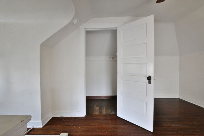 Building Photo - 117 E Lane Ave
