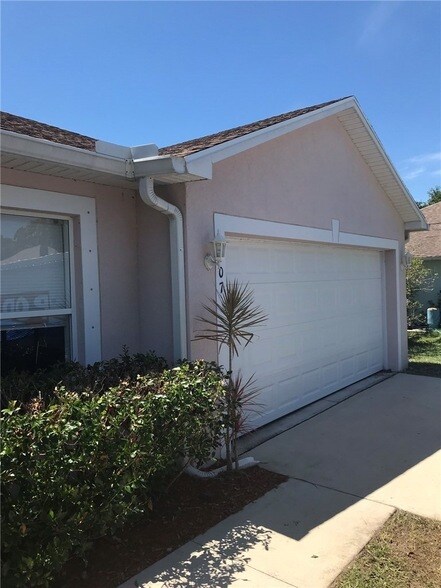 Building Photo - 1507 Ocean Cove St