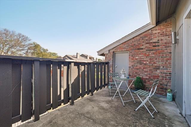 Building Photo - 411 Pebble Way