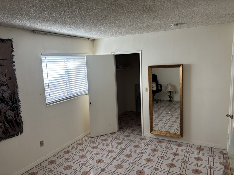 Building Photo - 12520 Sanford St