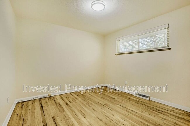 Building Photo - 4660 Upham St