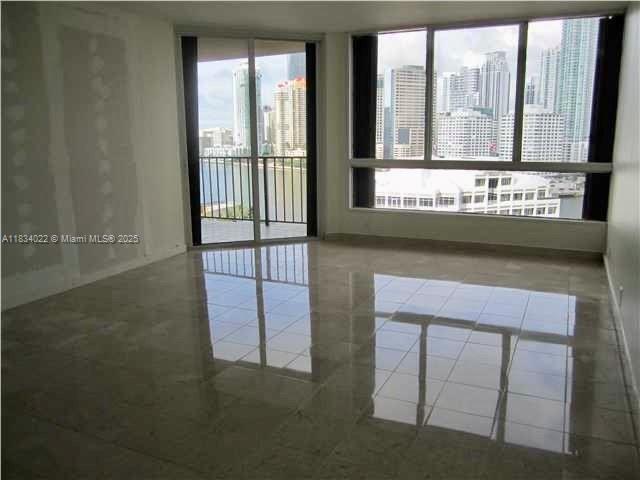 Building Photo - 520 Brickell Key Dr